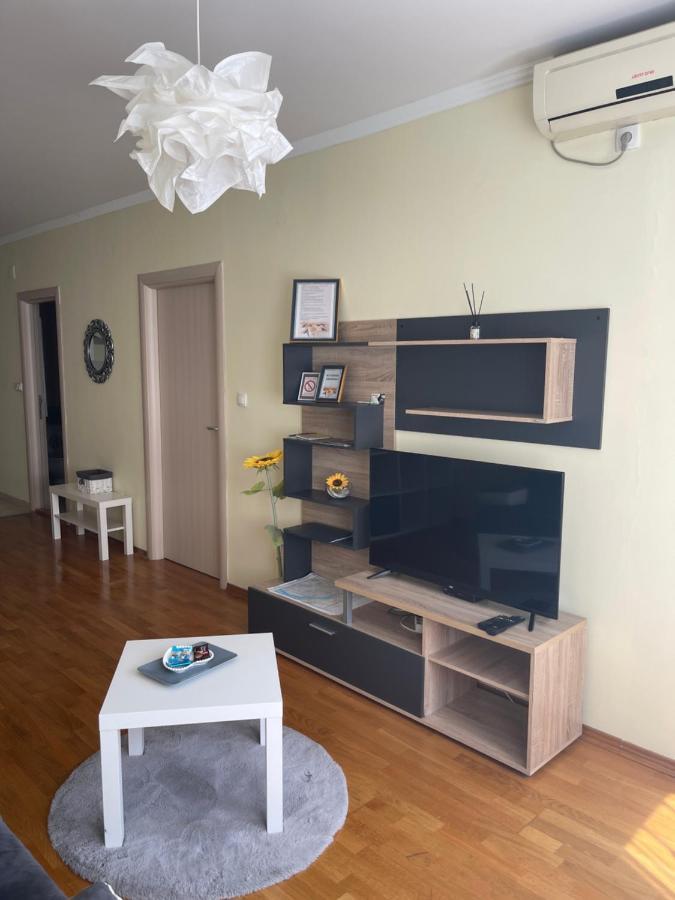 Apartment Sunflower021 Novi Sad Bagian luar foto